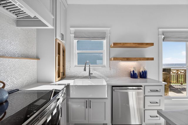 990 Peachtree, Gilchrist, TX 77617