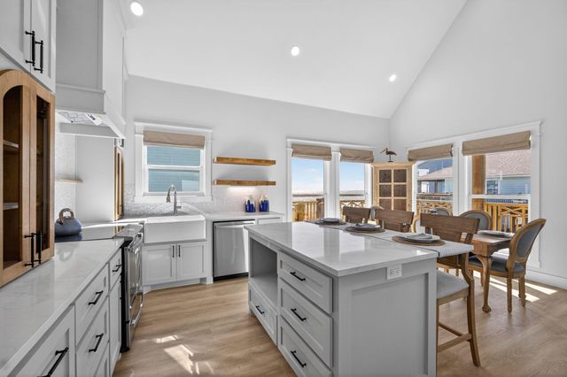 990 Peachtree, Gilchrist, TX 77617