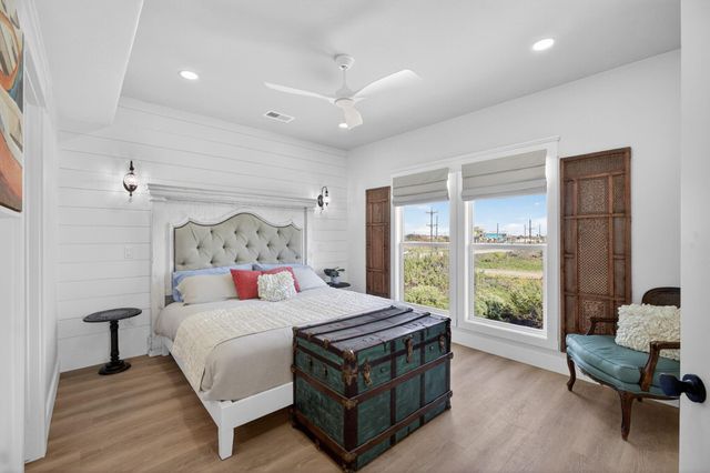 990 Peachtree, Gilchrist, TX 77617