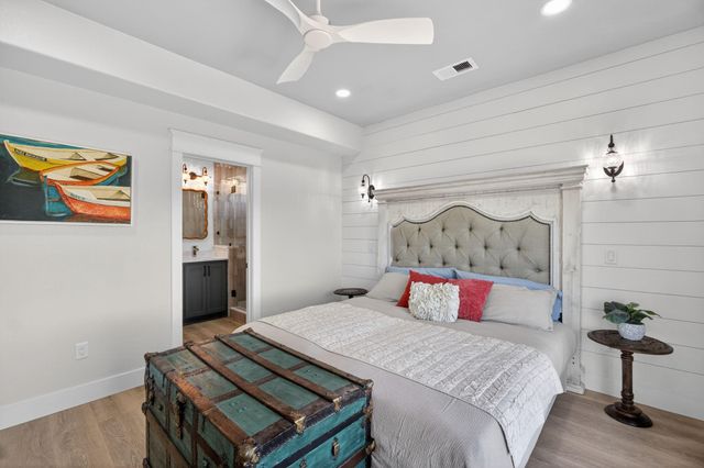 990 Peachtree, Gilchrist, TX 77617