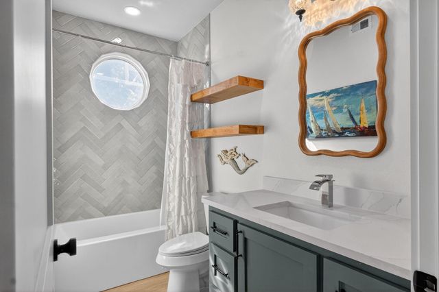 990 Peachtree, Gilchrist, TX 77617