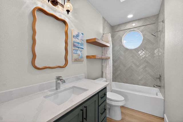 990 Peachtree, Gilchrist, TX 77617