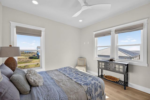 990 Peachtree, Gilchrist, TX 77617