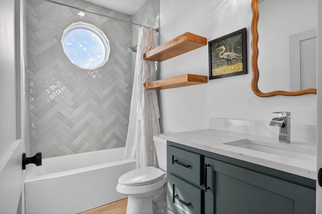 990 Peachtree, Gilchrist, TX 77617