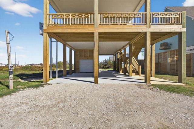 990 Peachtree, Gilchrist, TX 77617