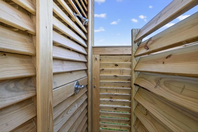 990 Peachtree, Gilchrist, TX 77617