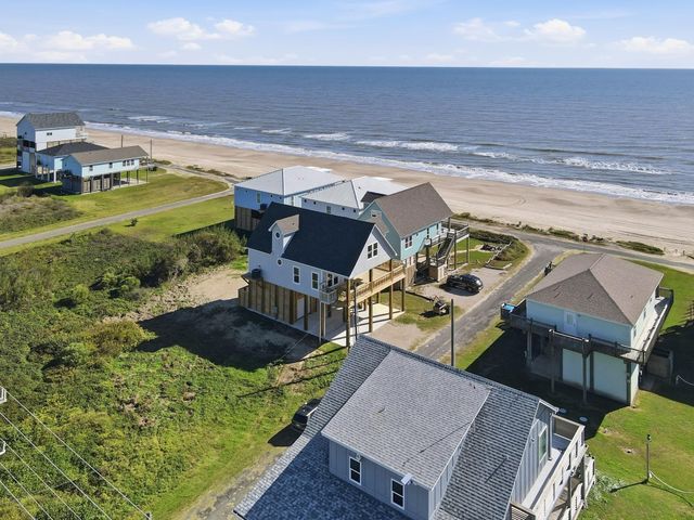 990 Peachtree, Gilchrist, TX 77617