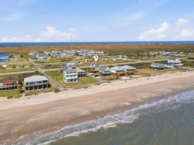 990 Peachtree, Gilchrist, TX 77617