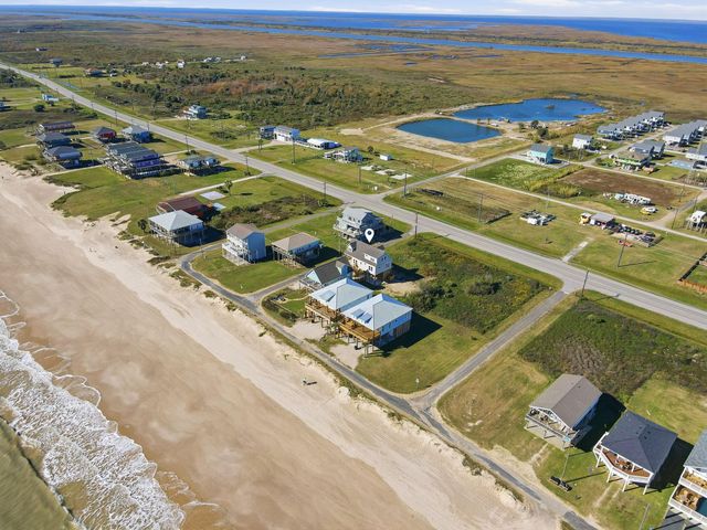 990 Peachtree, Gilchrist, TX 77617