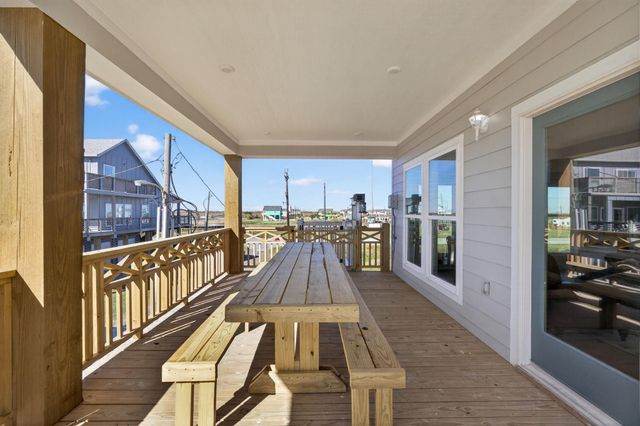 990 Peachtree, Gilchrist, TX 77617