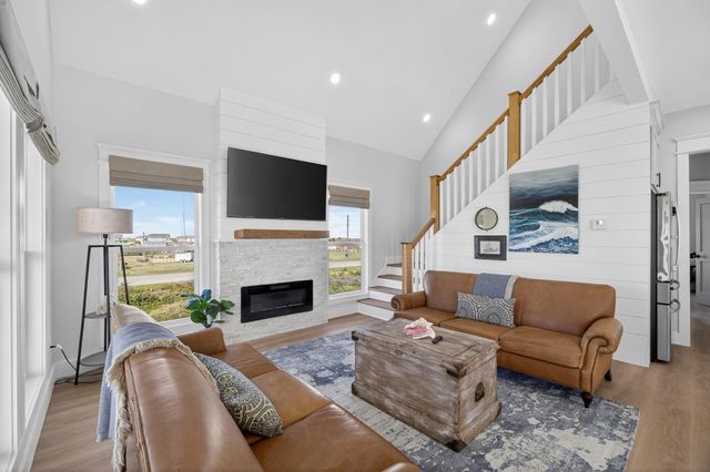 990 Peachtree, Gilchrist, TX 77617