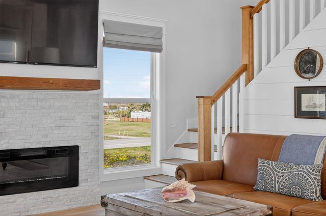 990 Peachtree, Gilchrist, TX 77617