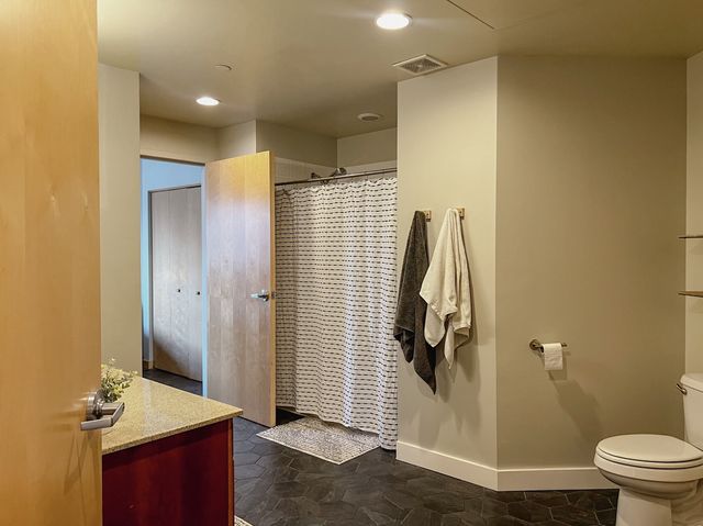 1901 E Hennepin Avenue 104, Minneapolis, MN 55413