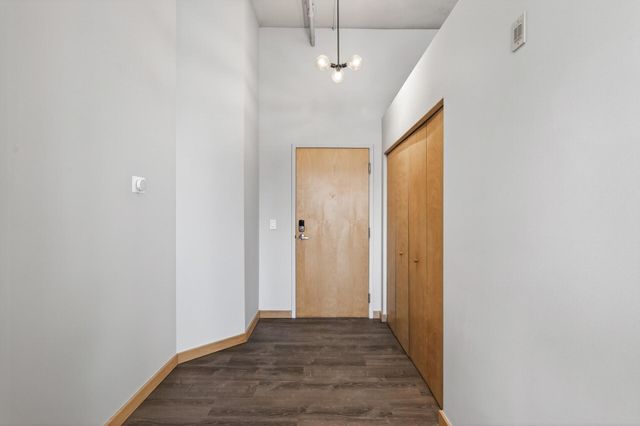 1901 E Hennepin Avenue 104, Minneapolis, MN 55413