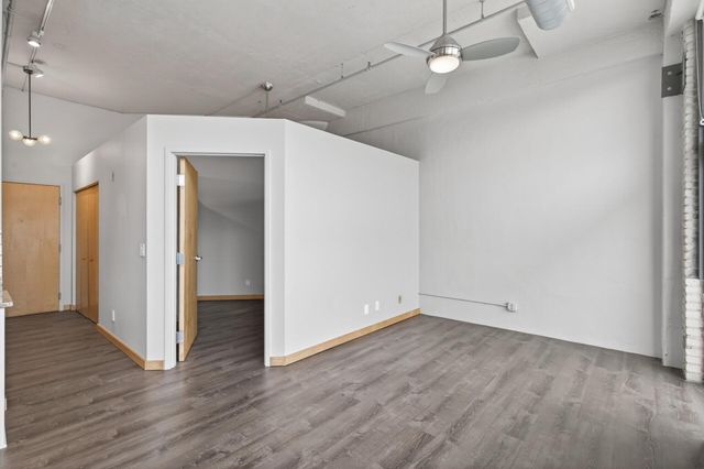 1901 E Hennepin Avenue 104, Minneapolis, MN 55413