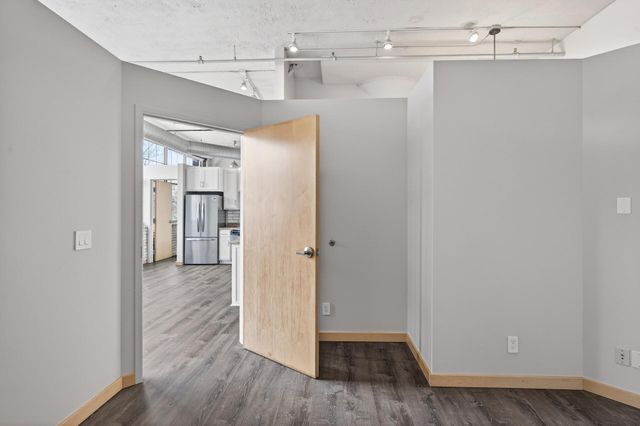 1901 E Hennepin Avenue 104, Minneapolis, MN 55413