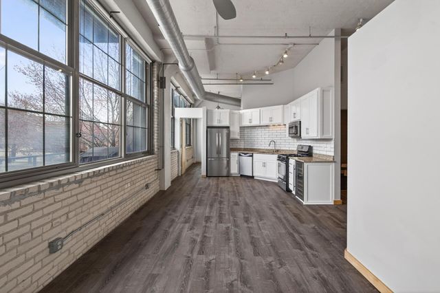 1901 E Hennepin Avenue 104, Minneapolis, MN 55413