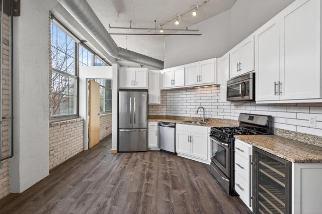 1901 E Hennepin Avenue 104, Minneapolis, MN 55413