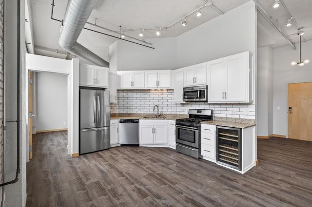 1901 E Hennepin Avenue 104, Minneapolis, MN 55413