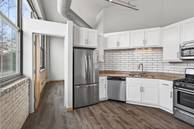 1901 E Hennepin Avenue 104, Minneapolis, MN 55413