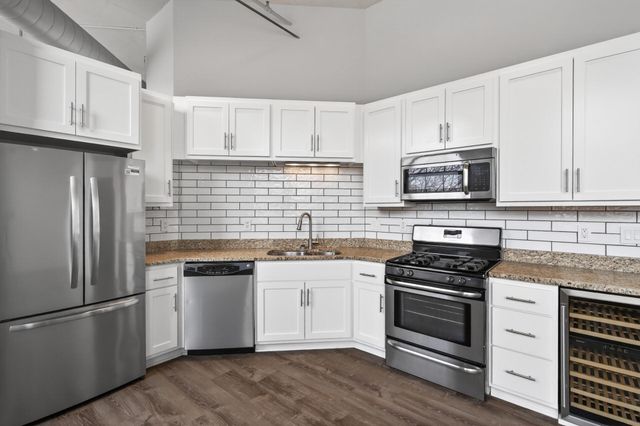 1901 E Hennepin Avenue 104, Minneapolis, MN 55413