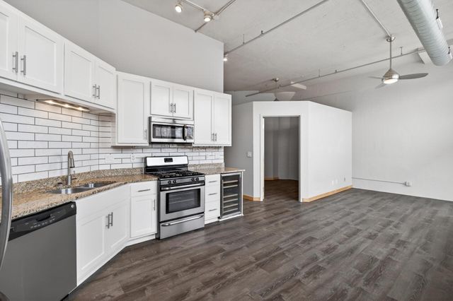 1901 E Hennepin Avenue 104, Minneapolis, MN 55413