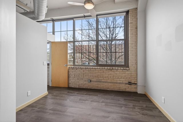 1901 E Hennepin Avenue 104, Minneapolis, MN 55413