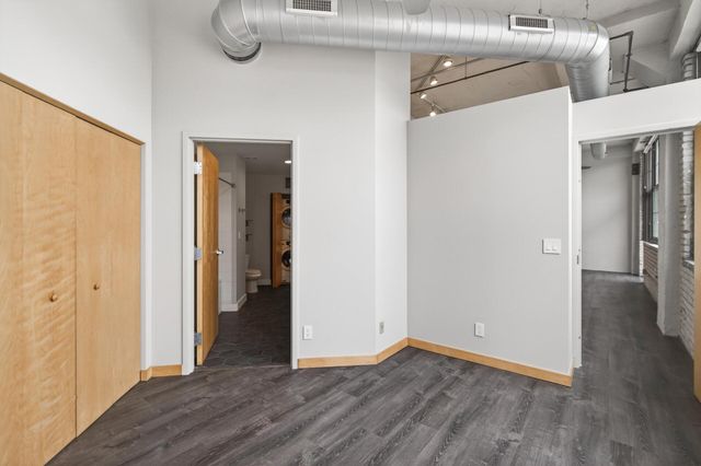 1901 E Hennepin Avenue 104, Minneapolis, MN 55413