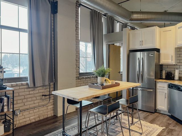 1901 E Hennepin Avenue 104, Minneapolis, MN 55413