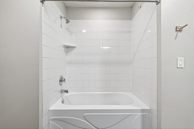 1901 E Hennepin Avenue 104, Minneapolis, MN 55413