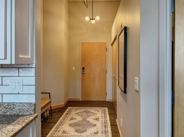 1901 E Hennepin Avenue 104, Minneapolis, MN 55413