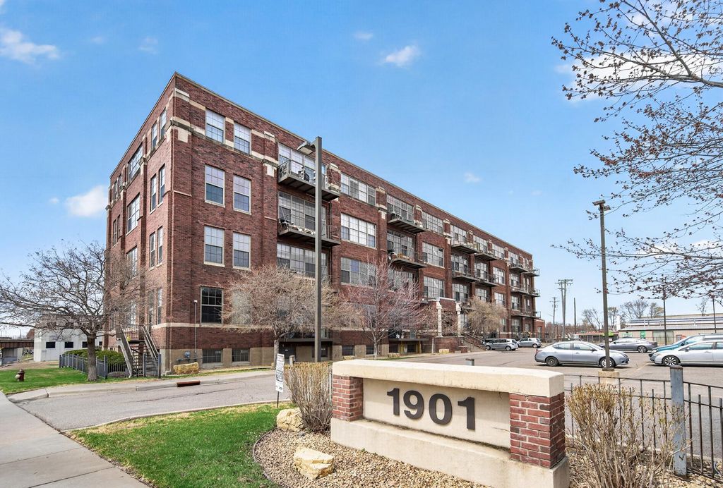 1901 E Hennepin Avenue 104, Minneapolis, MN 55413