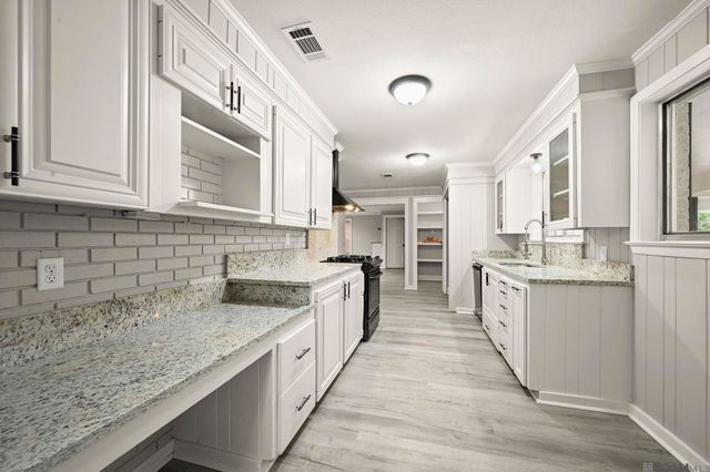 1055 Alameda Dr, Baton Rouge, LA 70815