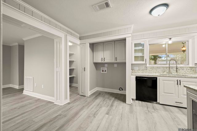 1055 Alameda Dr, Baton Rouge, LA 70815