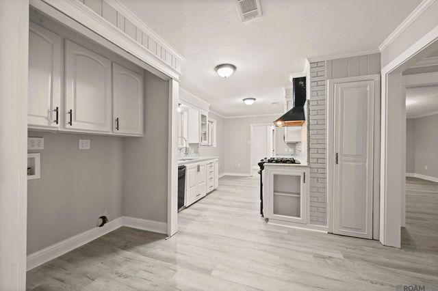 1055 Alameda Dr, Baton Rouge, LA 70815