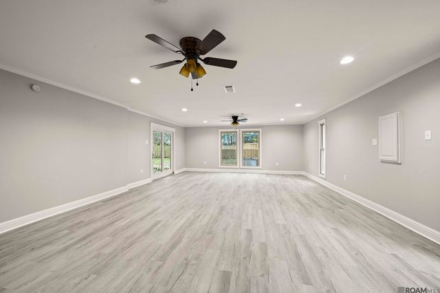 1055 Alameda Dr, Baton Rouge, LA 70815