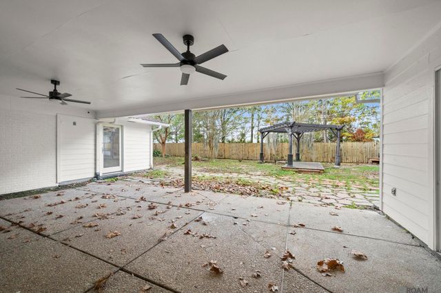 1055 Alameda Dr, Baton Rouge, LA 70815