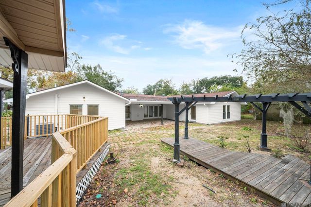 1055 Alameda Dr, Baton Rouge, LA 70815