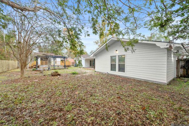 1055 Alameda Dr, Baton Rouge, LA 70815