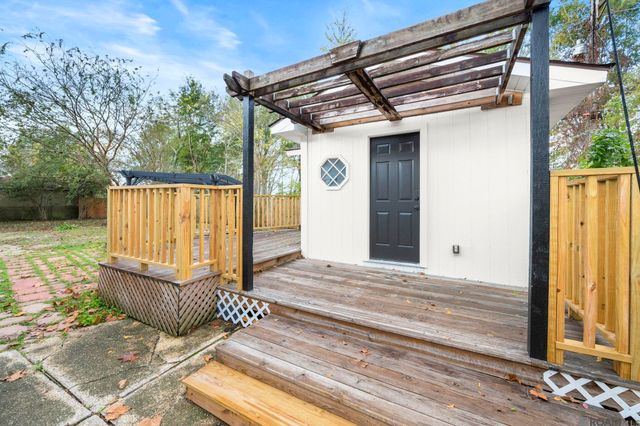 1055 Alameda Dr, Baton Rouge, LA 70815