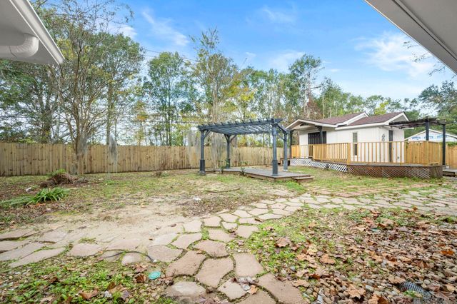 1055 Alameda Dr, Baton Rouge, LA 70815