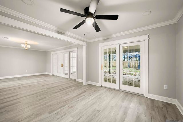 1055 Alameda Dr, Baton Rouge, LA 70815