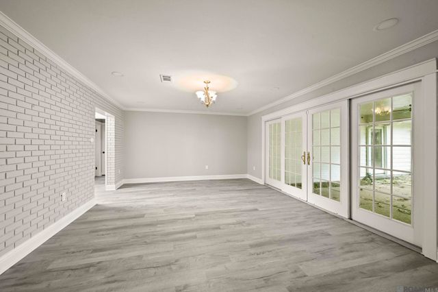 1055 Alameda Dr, Baton Rouge, LA 70815