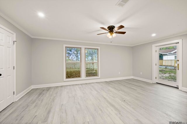 1055 Alameda Dr, Baton Rouge, LA 70815