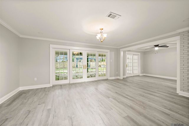 1055 Alameda Dr, Baton Rouge, LA 70815