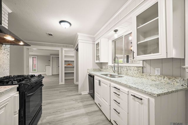 1055 Alameda Dr, Baton Rouge, LA 70815