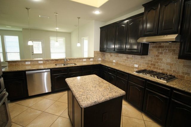 1205 Crest Ridge Drive, Glenn Heights, TX 75154