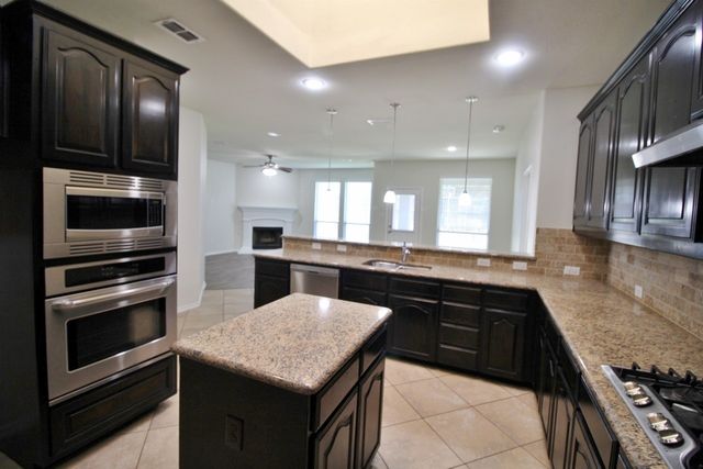 1205 Crest Ridge Drive, Glenn Heights, TX 75154