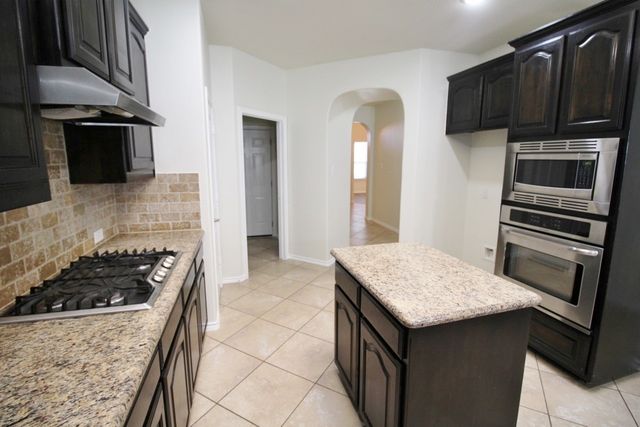 1205 Crest Ridge Drive, Glenn Heights, TX 75154