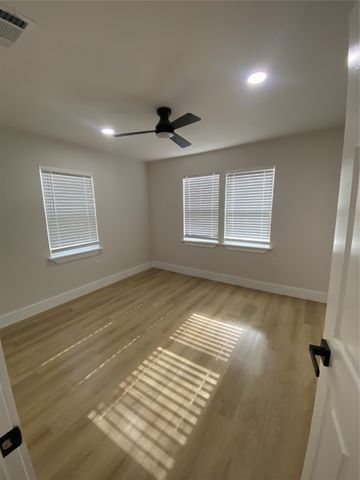 2807 Silkwood Street, Dallas, TX 75215